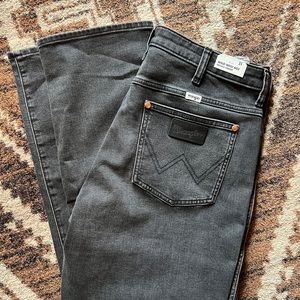Wrangler High Rise Straight Jean Black